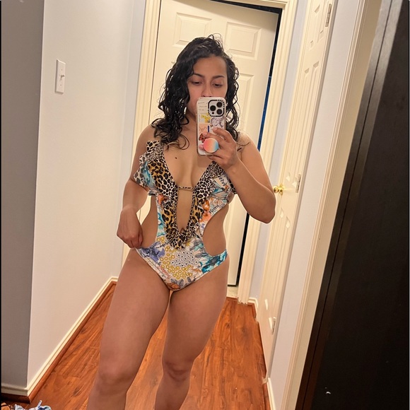 Size small swim suit - Picture 3 of 5